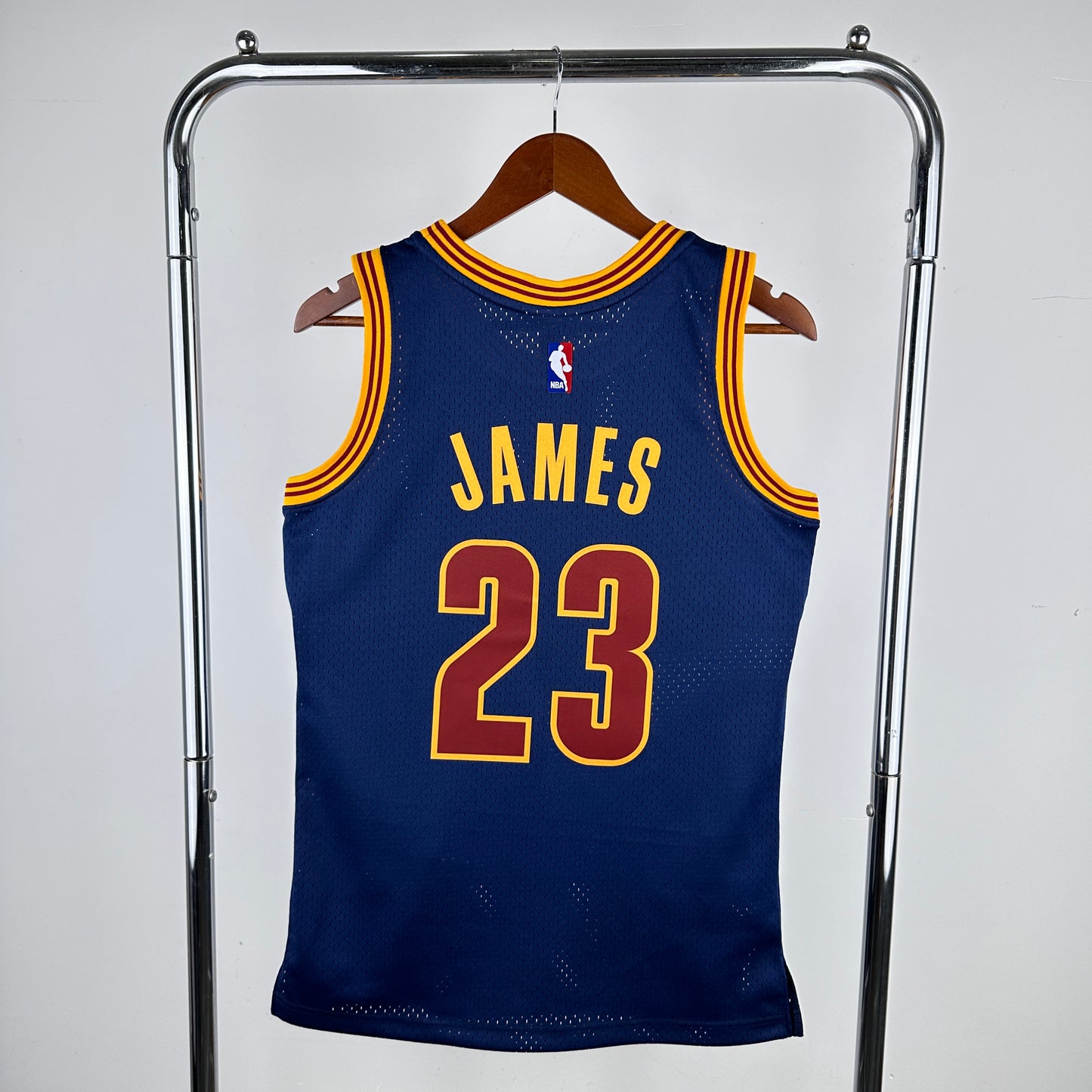 Cleveland Cavs Swingman Retro 2015-16 # James 23