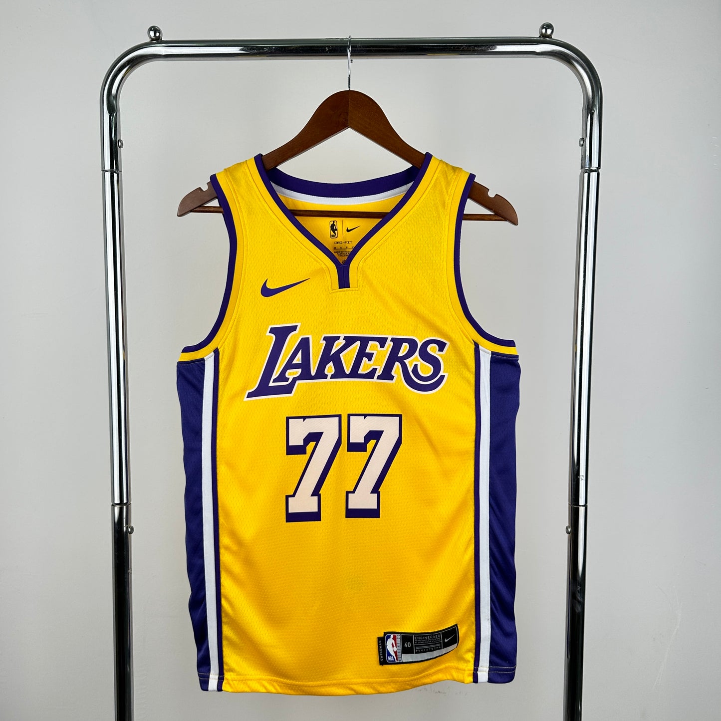 Los Angeles Lakers Jersey Swingman Edition # Doncic 77