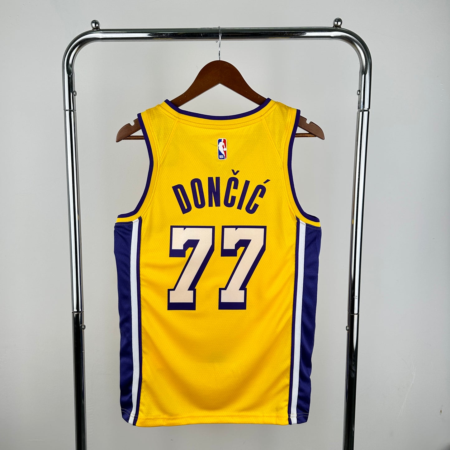 Los Angeles Lakers Jersey Swingman Edition # Doncic 77