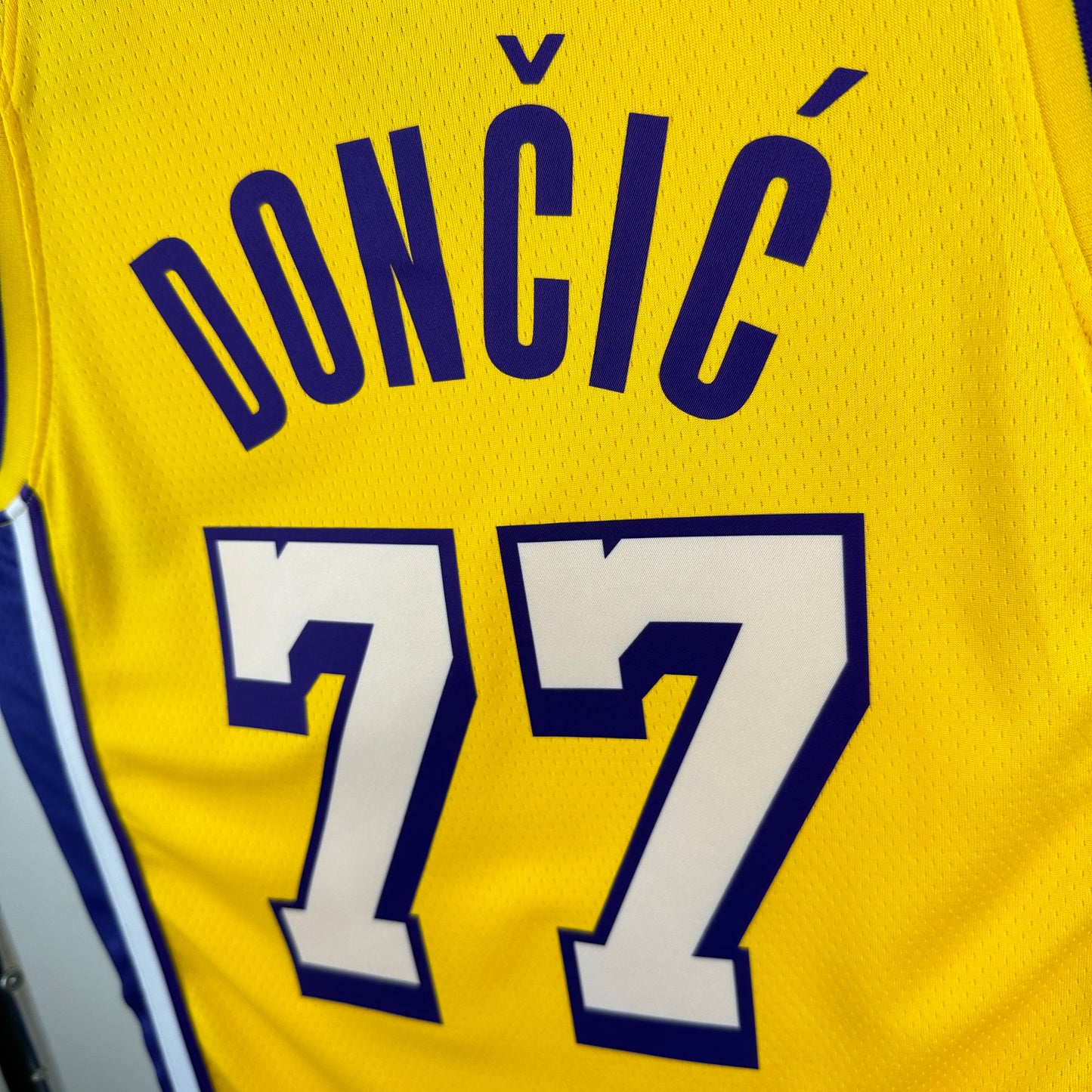 Los Angeles Lakers Jersey Swingman Edition # Doncic 77