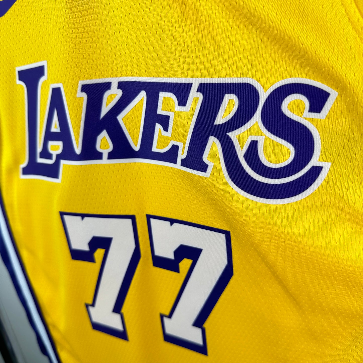 Los Angeles Lakers Jersey Swingman Edition # Doncic 77