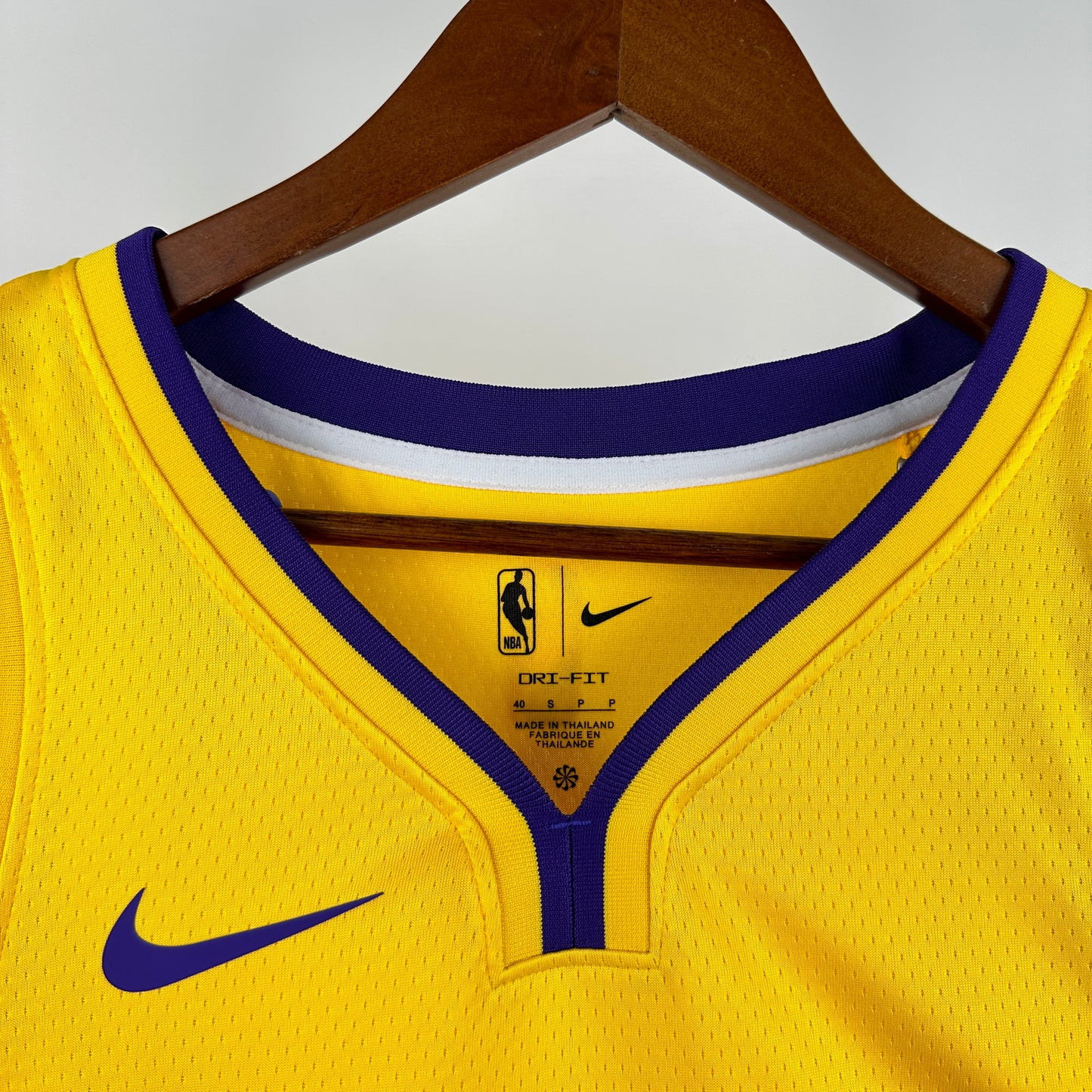 Los Angeles Lakers Jersey Swingman Edition # Doncic 77