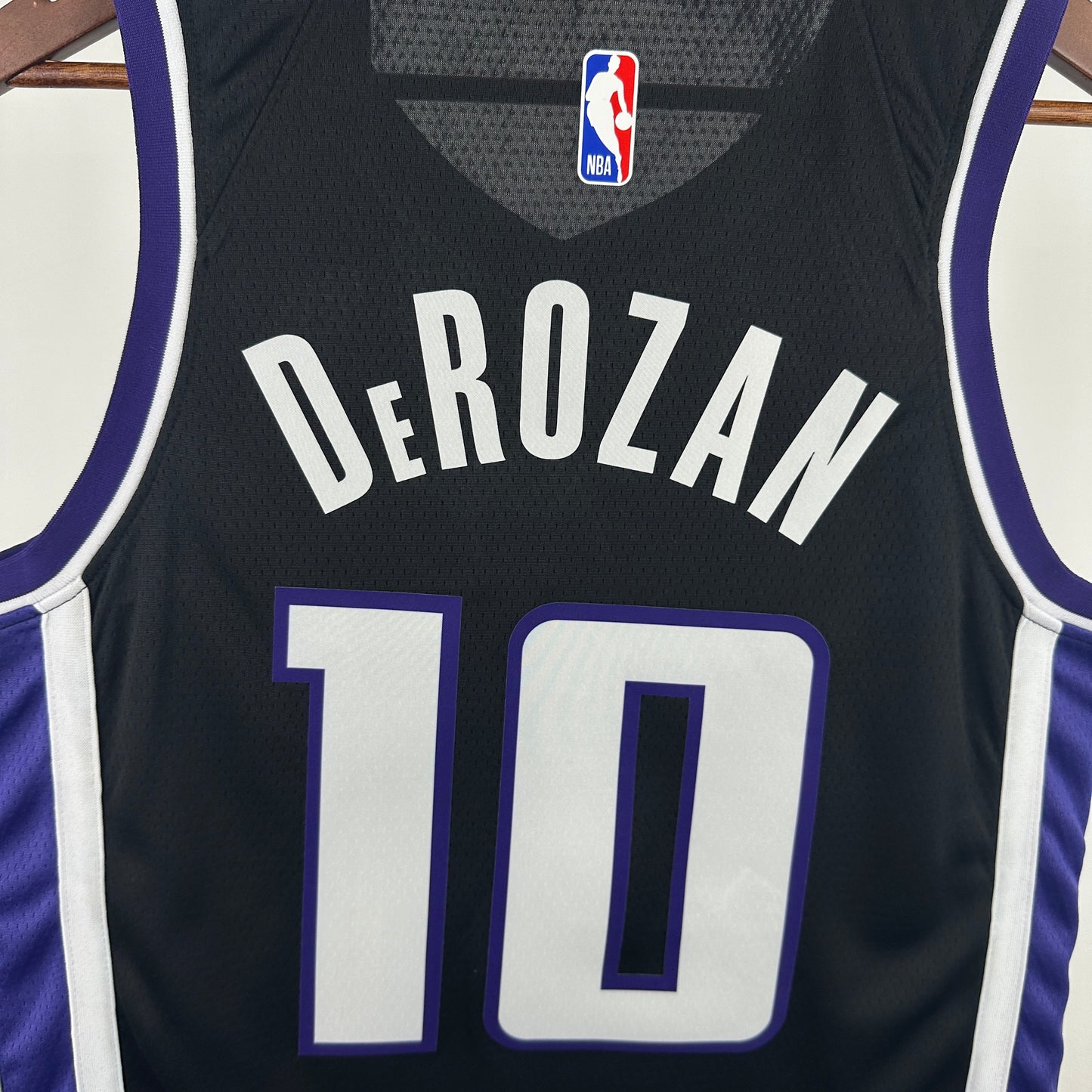 Sacramento Kings Swingman Icon Edition # DeRozan 10