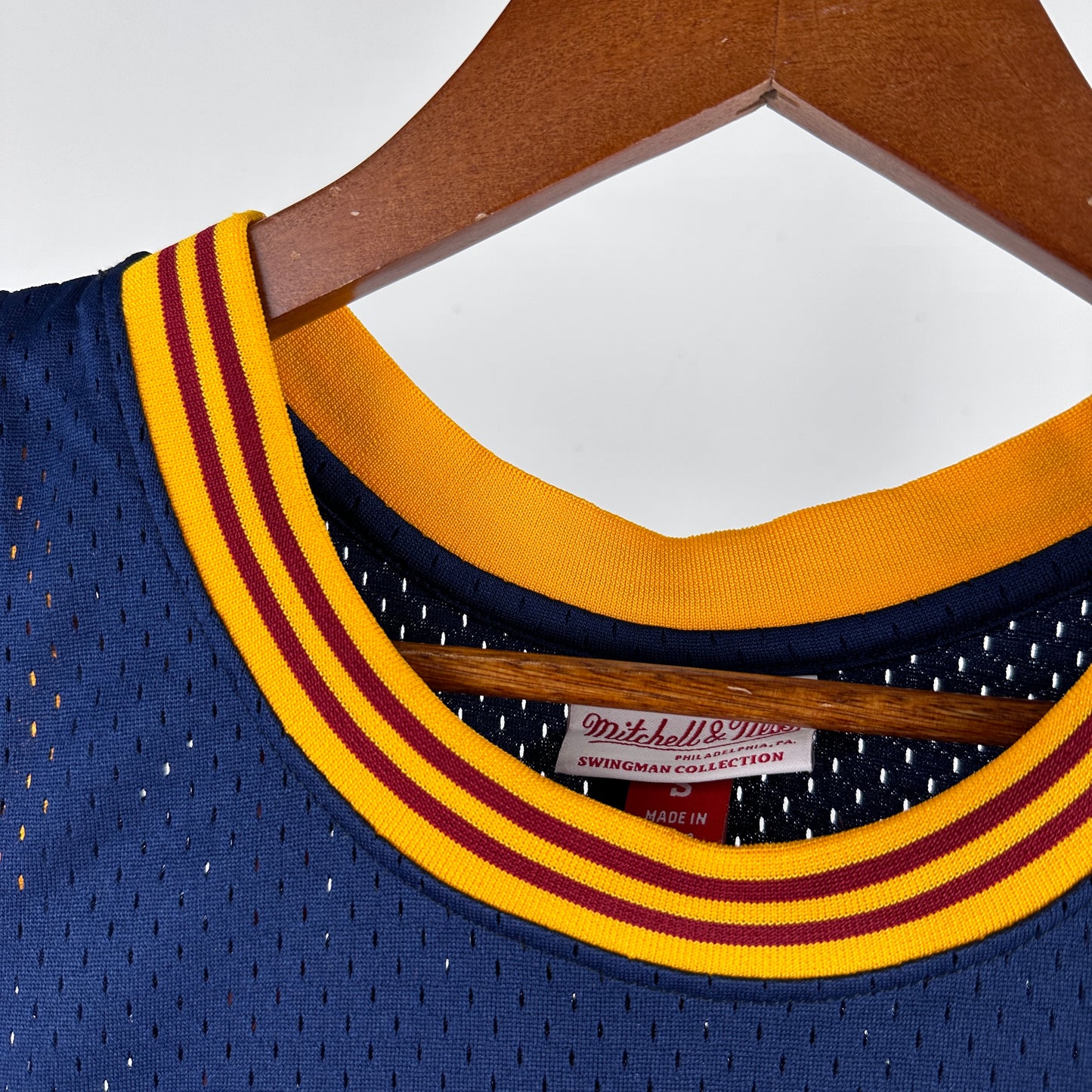 Cleveland Cavs Swingman Retro 2015-16 # James 23