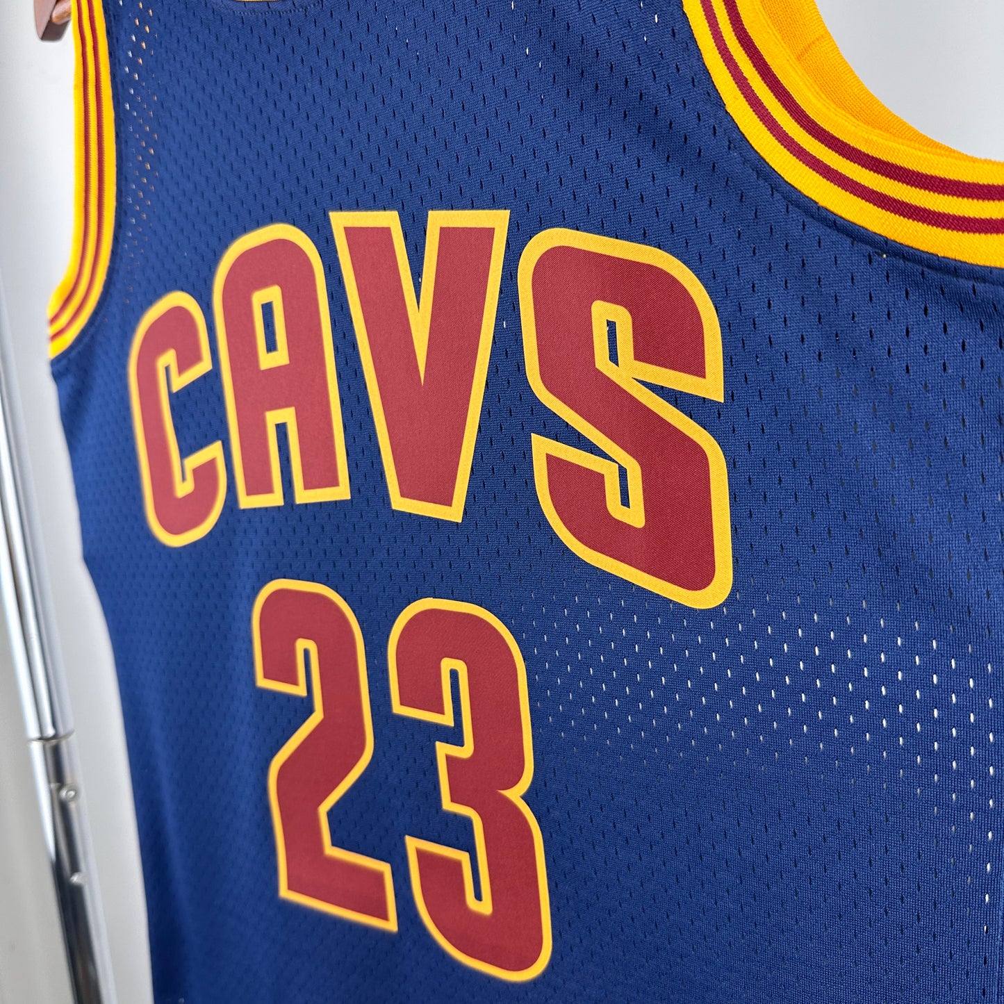 Cleveland Cavs Swingman Retro 2015-16 # James 23